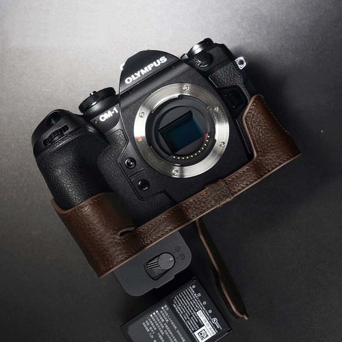 Custodia mezza fotocamera per