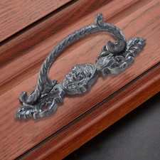 Maniglia per porta in metallo