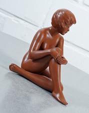 elegante statuina ceramica