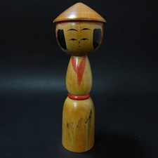 Bambola giapponese in legno