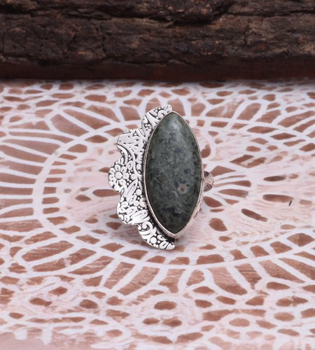 Incredibile anello fatto - , a
