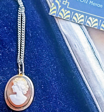 delicata collana antica in argento 925 con gemma cammeo pendente