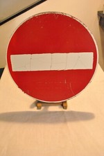 CARTELLO STRADALE DIVIETO