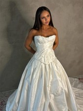 Abiti da sposa eleganti senza