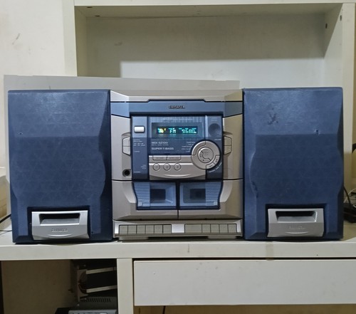 Aiwa con le sue - ,