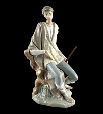 Statuina di ragazzo in