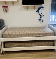 cameretta composta da 2 letti /scrivania e mensole in legno prodottiartigianali