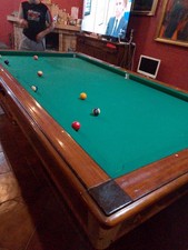 Biliardo professionale con buche strette marca triangolo.