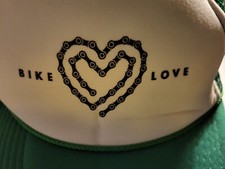 3 cappelli da bici cool