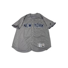 Maglia nuova con etichette