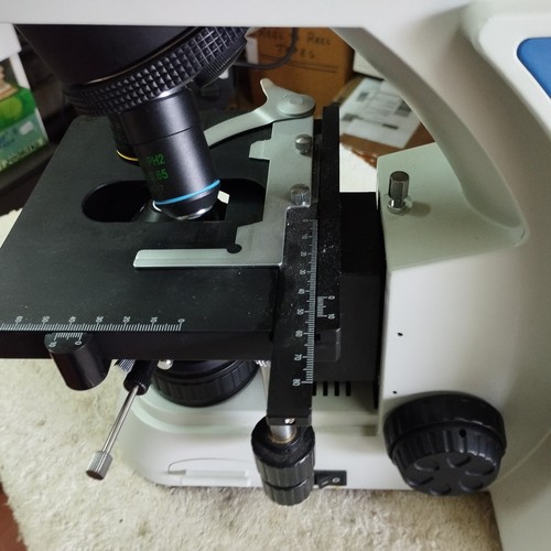 Microscopio professionale