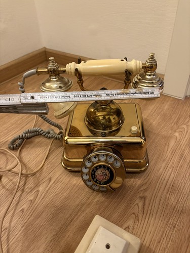Antico telefono girevole
