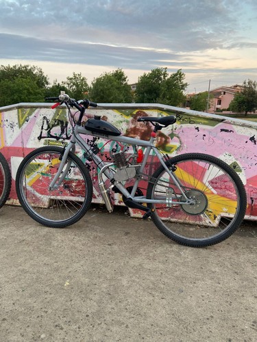 Bicicletta con motore - , a