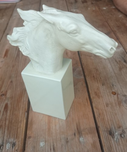 Scultura porcellana - in,