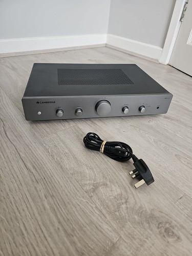 Amplificatore stereo integrato