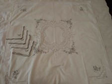 Elegante Tovaglietta  da Té 82x82cm Con 4 Tovaglioli 100%cotone Tinta Avorio