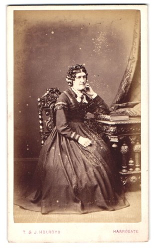 Fotografia j holroyd - &, j.