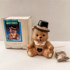 1989 House of Lloyd Decor Christmas Around The World Pilgrim Bear Potpourri Pot