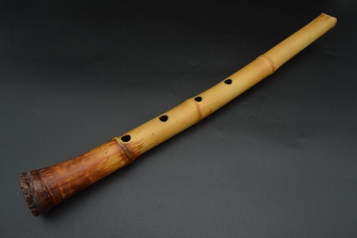 Antico strumento flauto - a,