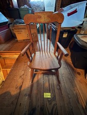 Sedia a dondolo vintage in