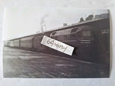 Fotografia Convoglio passeggeri con Locomotore diesel FS D342 e carro riscaldo 