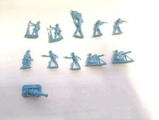 Lotto 10 Soldatini + Cannone