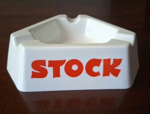 Posacenere plastica stock - posacenere, in