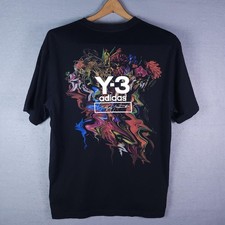 Y-3 Adidas Yohji Yamamoto camicia uomo piccola nera schiena grafica floreale FJ0418