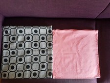 Due federe per cuscino divano (rosa pesca: 38x39 e fantasia grigio/nero: 42x43) 