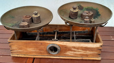 Antica Bilancia in Legno con 2 Piatti in Ottone e Pesi D'epoca Vintage