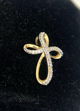 Collana con ciondolo croce in