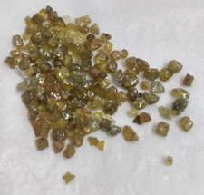 Diamanti grezzi gialli