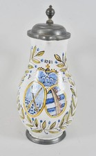 Brocca in maiolica coperchio