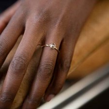 Anello di fidanzamento unico