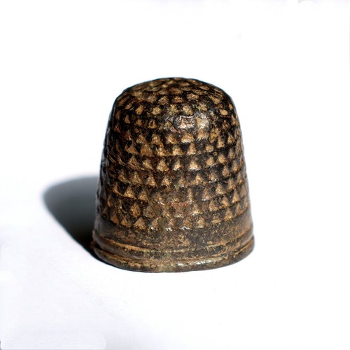 Bonito dedal bronce - de, s