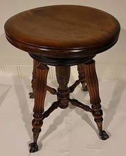 Antico sgabello pianoforte