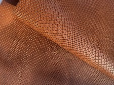 K8 Pelle a vegetale stampa pitone colore brandy – SP. 1,5 MM