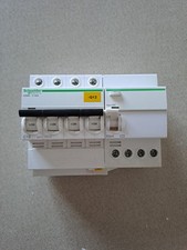 Interruttore Schneider 16A 300mA