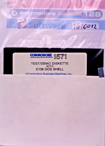 Commodore 128 1571 test - 128,
