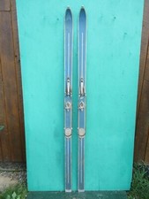 Sci da neve vintage in legno