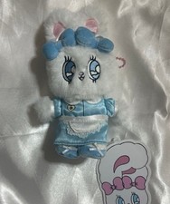 Esther Bunny cameriera