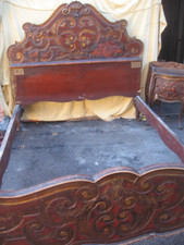 LETTO 1 PIAZZA E 1/2  STILE GOTICO LACCATO E DORATO E DECORI IN RILIEVO - EMILIA