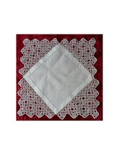 CENTRO LINO CON BORDO REALIZZATO A MANO AD UNCINETTO 46x46 cm