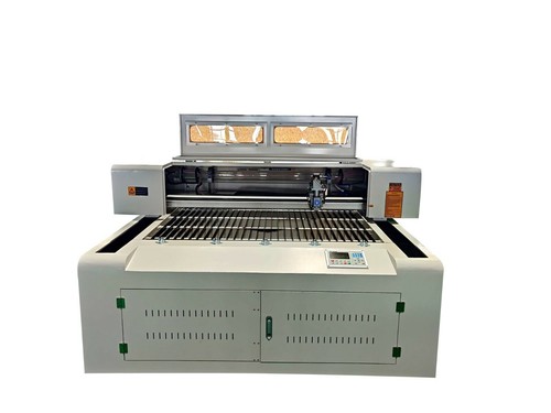 Taglierina laser compensato