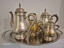 Antico servizio da tè o caffè con il vassoio 