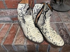 VIA ROMA 15 Black and White