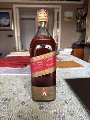 Johnnie walker red - red, label