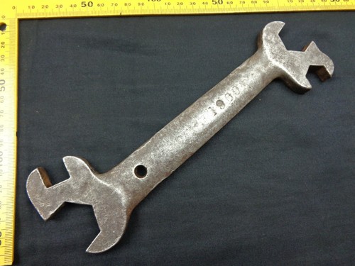 Antique agricultural jawed - antique, jawed'