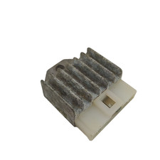 REGOLATORE DI TENSIONE APRILIA 50 AREA 51 MINARELLI ANNO 1993 2001 ricambi usati