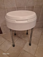 Sgabello contenitore Carrara e